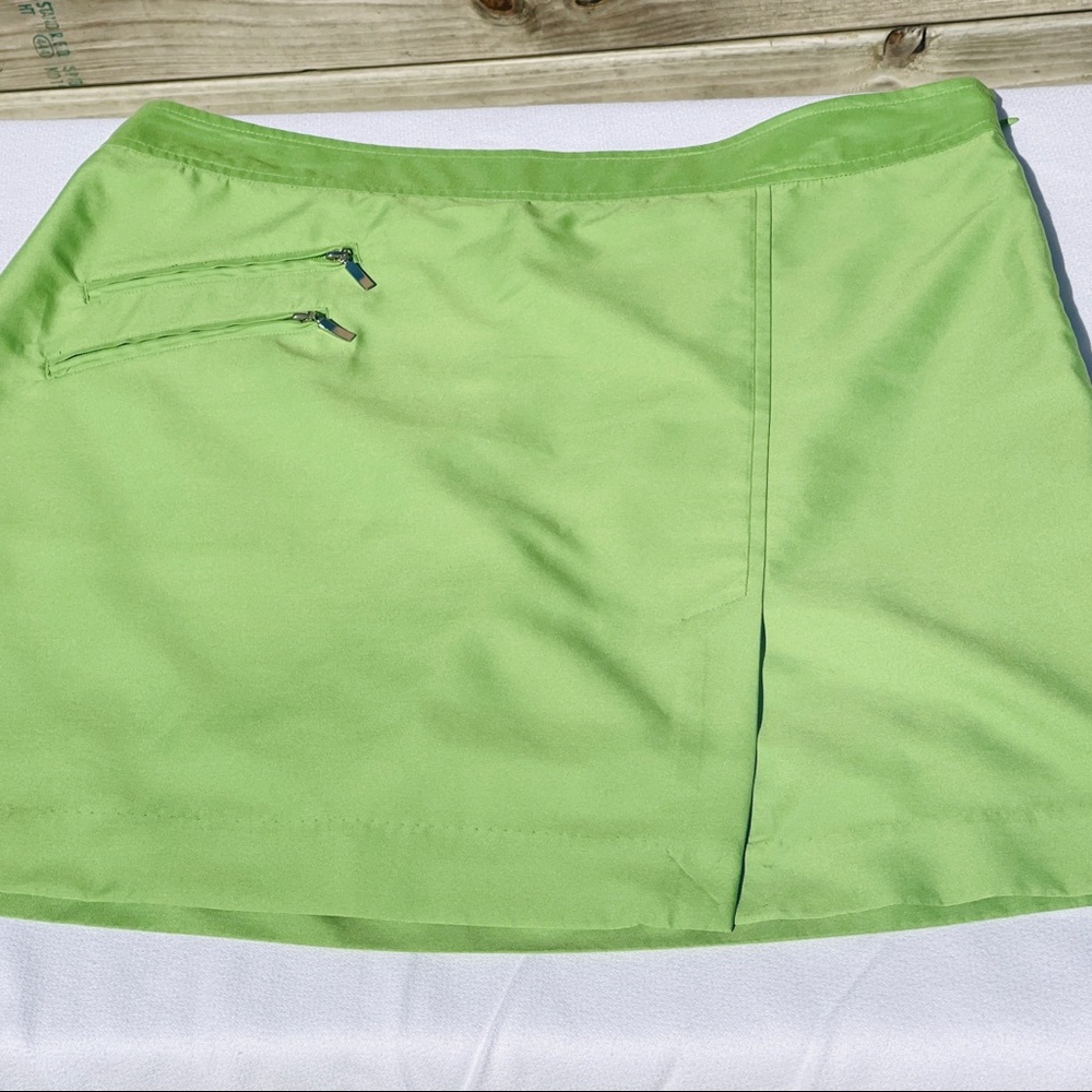 Izod XFG green women athletic skort size 8 with pockets